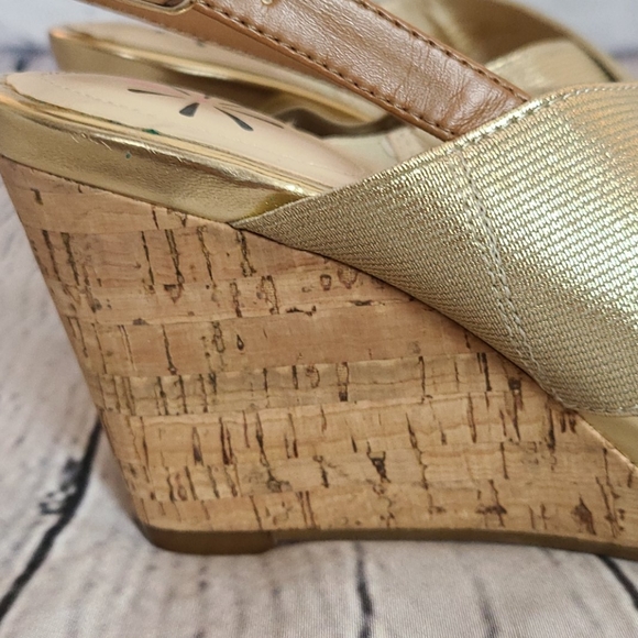 Isaac Mizrahi gold wedge sandals, 7.5W - Picture 2 of 15